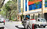 Những hình ảnh ấm lòng ở phố cách ly Trúc Bạch